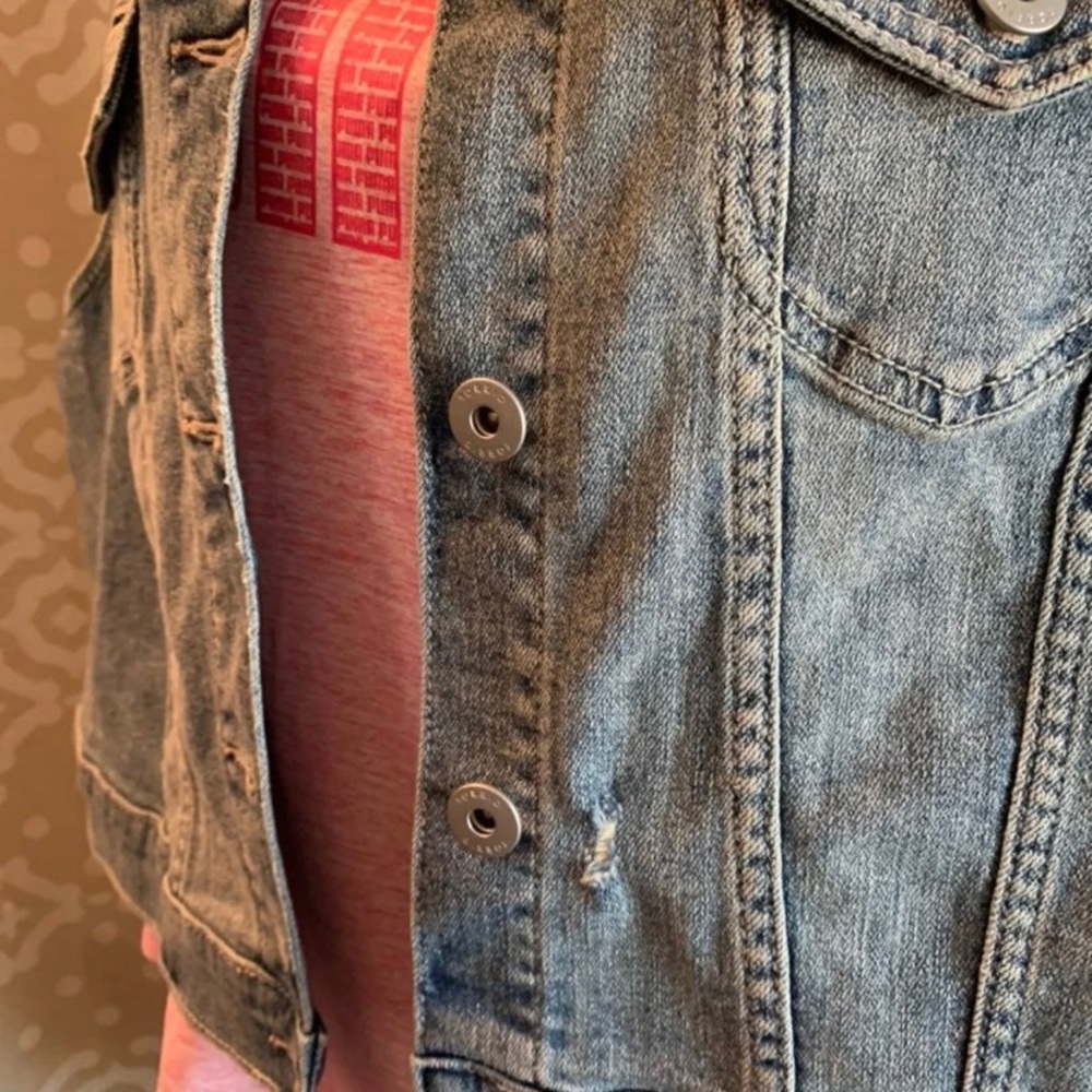Distressed MidDrift Jean Jacket - Picture 4 of 6